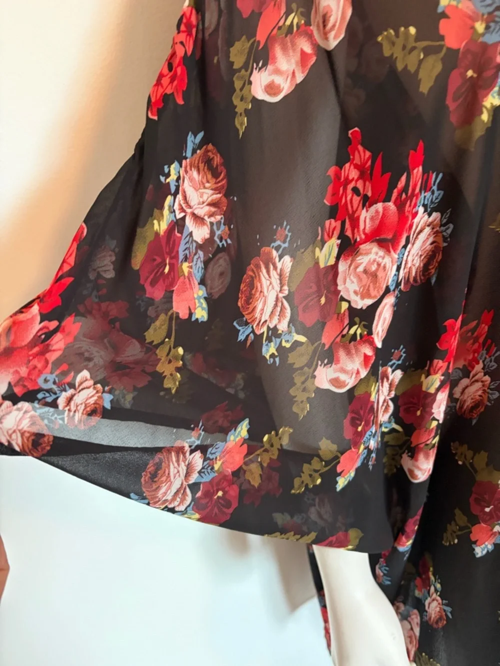 #658 Women's Floral Sheer Kimono Cardigan - Black with Red & Pink Roses - Picture 3 of 8